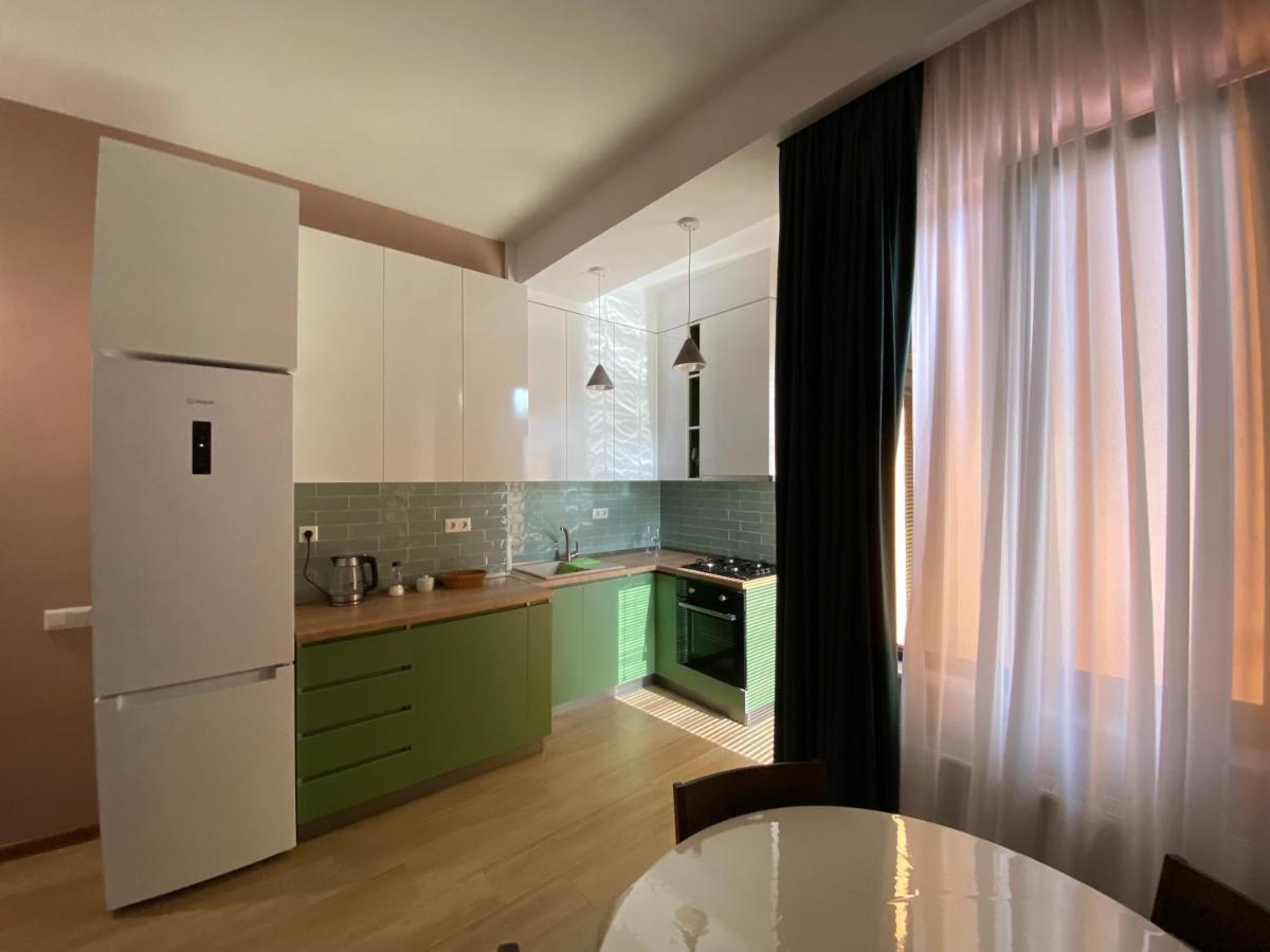 Lovely And Cozy Apartment! Кутаиси Экстерьер фото