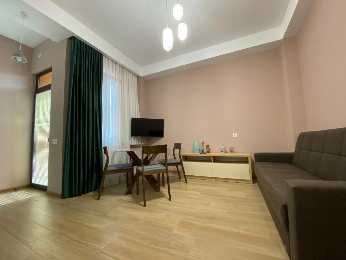 Lovely And Cozy Apartment! Кутаиси Экстерьер фото